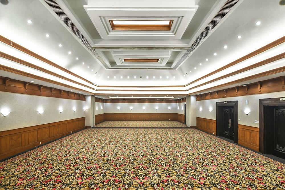 Lido Lake Resort By Mnc Hotel Bogor Exteriör bild