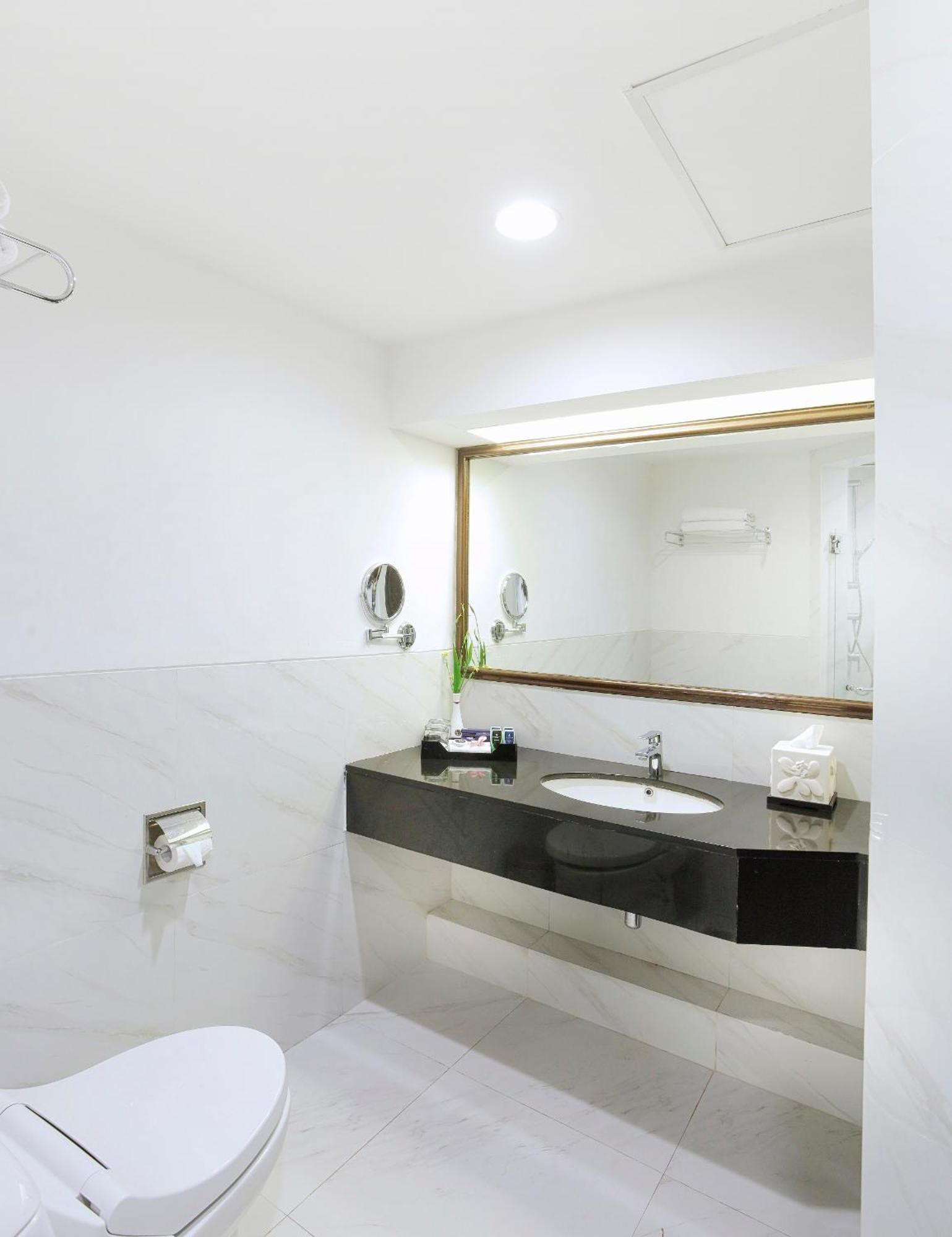 Lido Lake Resort By Mnc Hotel Bogor Exteriör bild