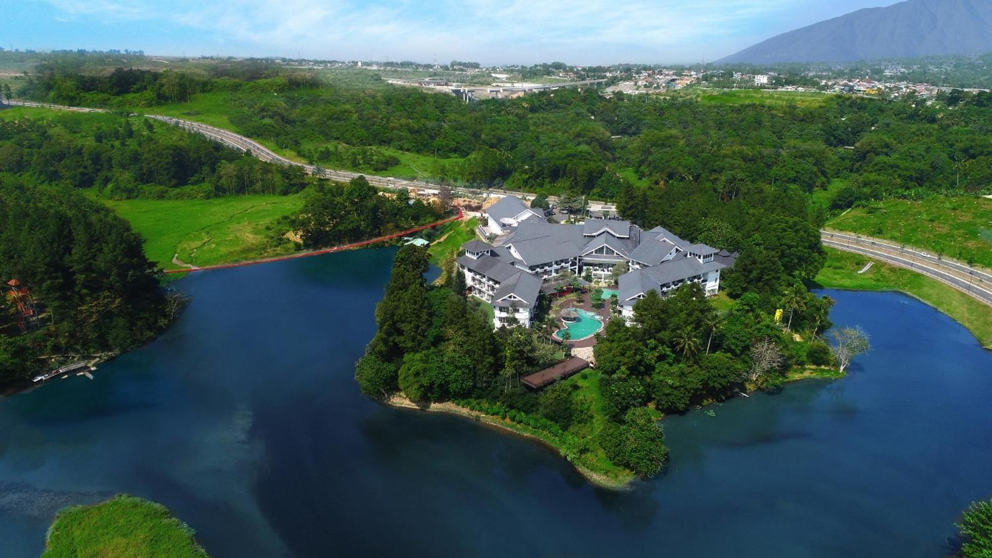 Lido Lake Resort By Mnc Hotel Bogor Exteriör bild